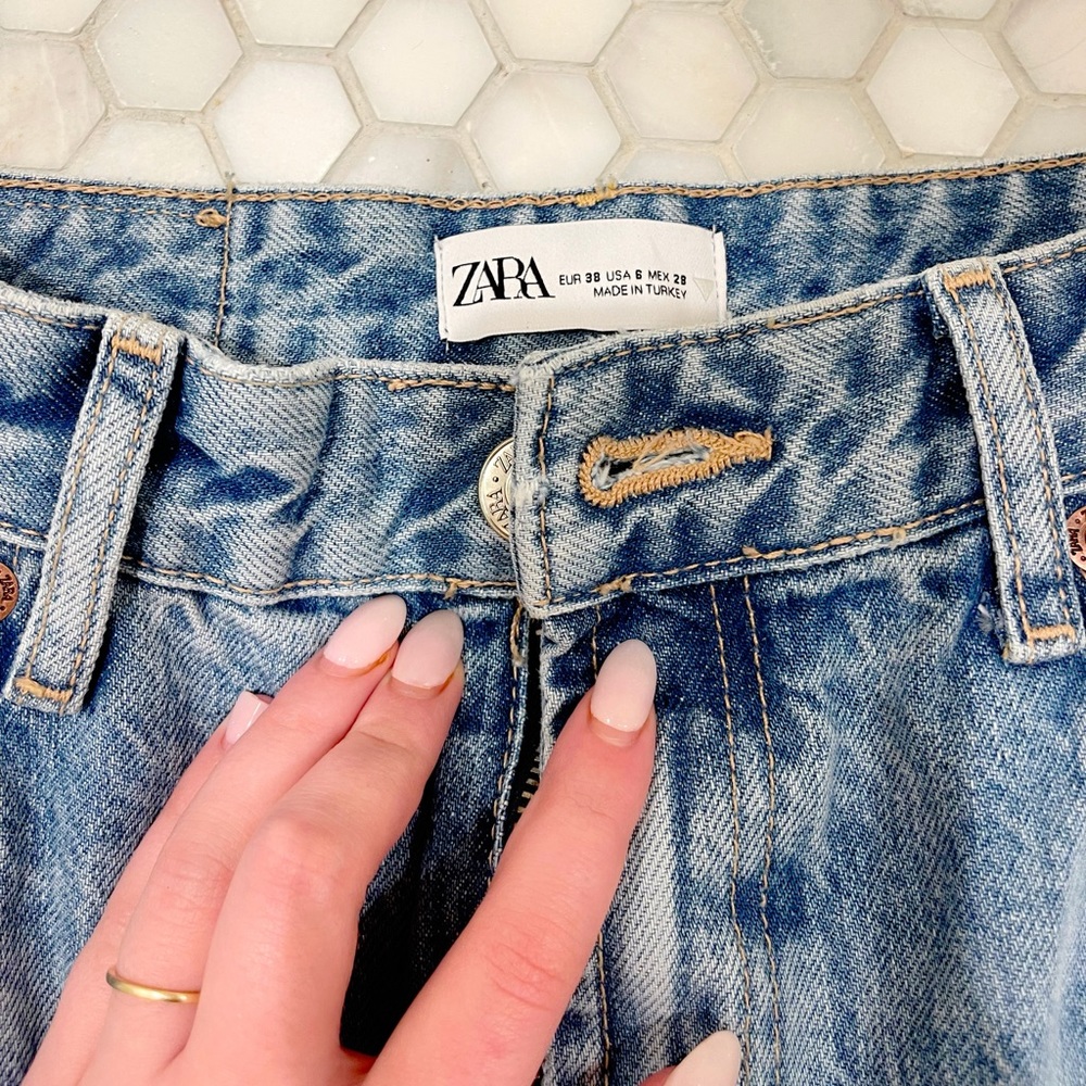 Zara cropped digressed jeans(: